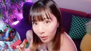 Bạn trai đột kích tôi đang trang điểm tinh dịch bắn khắp người