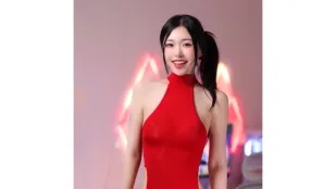 Áo Kỳ Phượng Đỏ Vớ Đen Chân Dài Tư Thế Chó Đĩ HD Thủ Dâm Thiếu Fuck