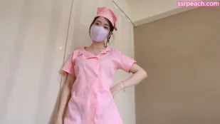 Bệnh Nhân Nghịch Ngợm Trêu Chọc Y Tá Sexy Ellie