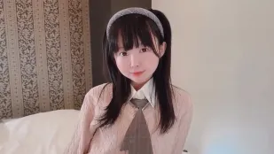 S級 Mỹ Nhân Trắng Mịn Quỳ Hút Cặc Ngay Hành Lang