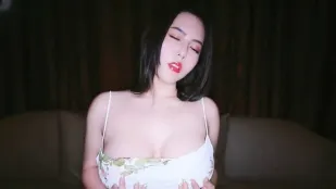 Nữ Thợ Nhiếp Ảnh Nghiệp Dư Biến Thành Máy Đâm Thịt