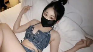 Cô gái cấm dục
