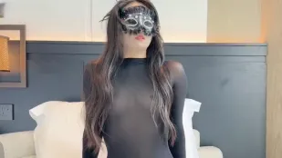 Thiếu phụ tất liền đen