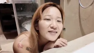 Phụ nữ trẻ muốn xuống nước kiếm chút tiền trên giường đâm đến cực khoái tuyệt đỉnh