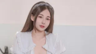 Cô Nội Trợ Ngây Thơ Bị Huấn Luyện NTR