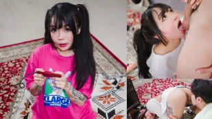 EDmosaic Phun Nước + Bắn Miệng Nuốt Tinh! Cô Gái Sakura Chơi Game Với Anh Trai, Anh Lè Lưỡi Liếm Mông Tròn!