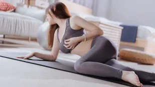 XHX-0007 Chị Khổng Lồ Ngực Tập Yoga Không Áo Ngực, Dụ Em Trai Bạn Trai Bắn Tinh Tràn Đầy
