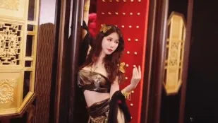 Nữ Nhân Lạ Miền Xa Và Hoàng Đế Tình Dục Hồ Bơi Shin Yuri