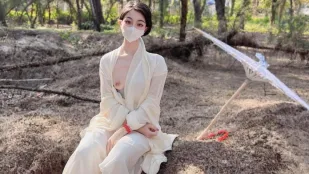 Cô Gái Thần Thánh