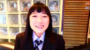 Cô Gái Dễ Thương Bị Chinh Phục Hoàn Toàn Và Bắn Đầy Bên Trong