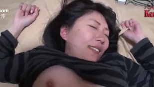 FC2PPV-1121053 Video Cá Nhân Không Che: Cô Gái Trong Sáng Bỏ Nhà Về Bất Ngờ